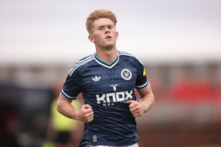 开价超7000万！曼晚：曼联若想冬窗签下霍尔，需花费超7000万镑